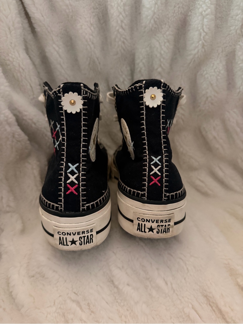 Converse Chuck Taylor All Star Lift Platform Hi Black Daisy Stitch A08731C - Picture 3 of 5